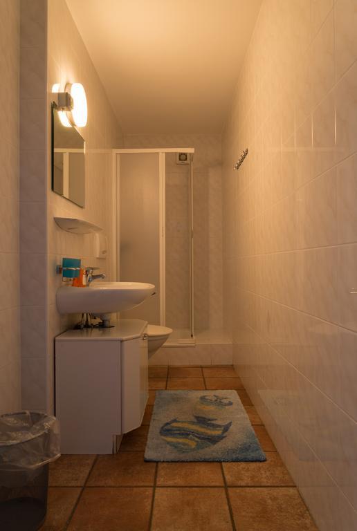 Ostello & Camping Riposo Hotel Losone Exterior foto